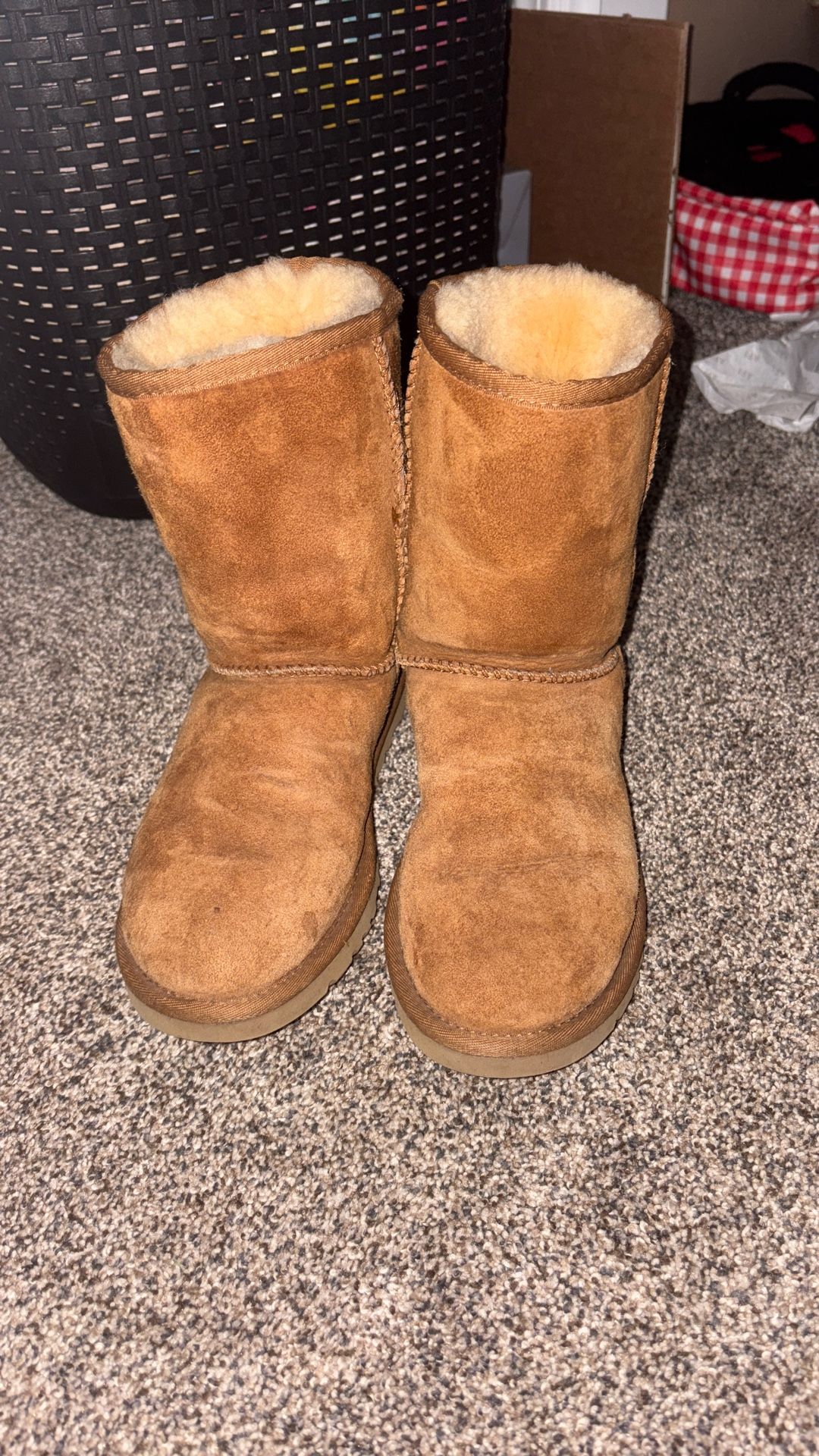 UGG
