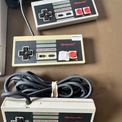 6 Original NES Controllers Model NES-004  All For Parts