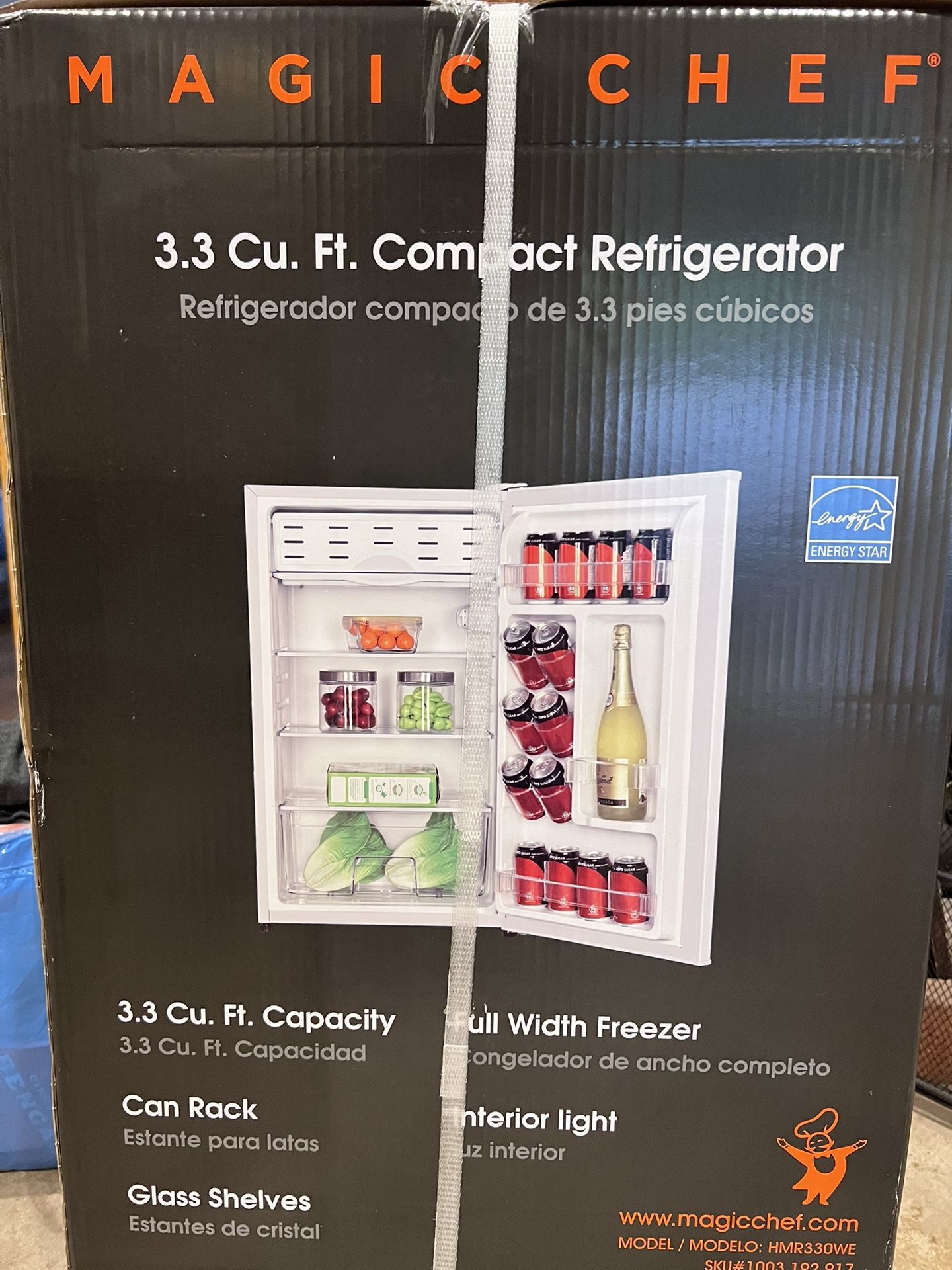 Mini fridge Magic Chef