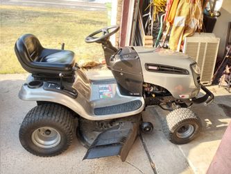 Craftsman Riding Lawn Mower  LT2000