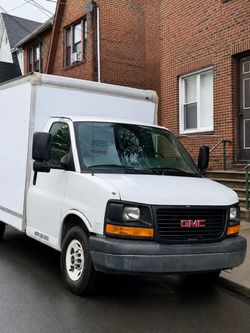 130mi 2013 GMC SAVANNA BOX TRUCK 10ft