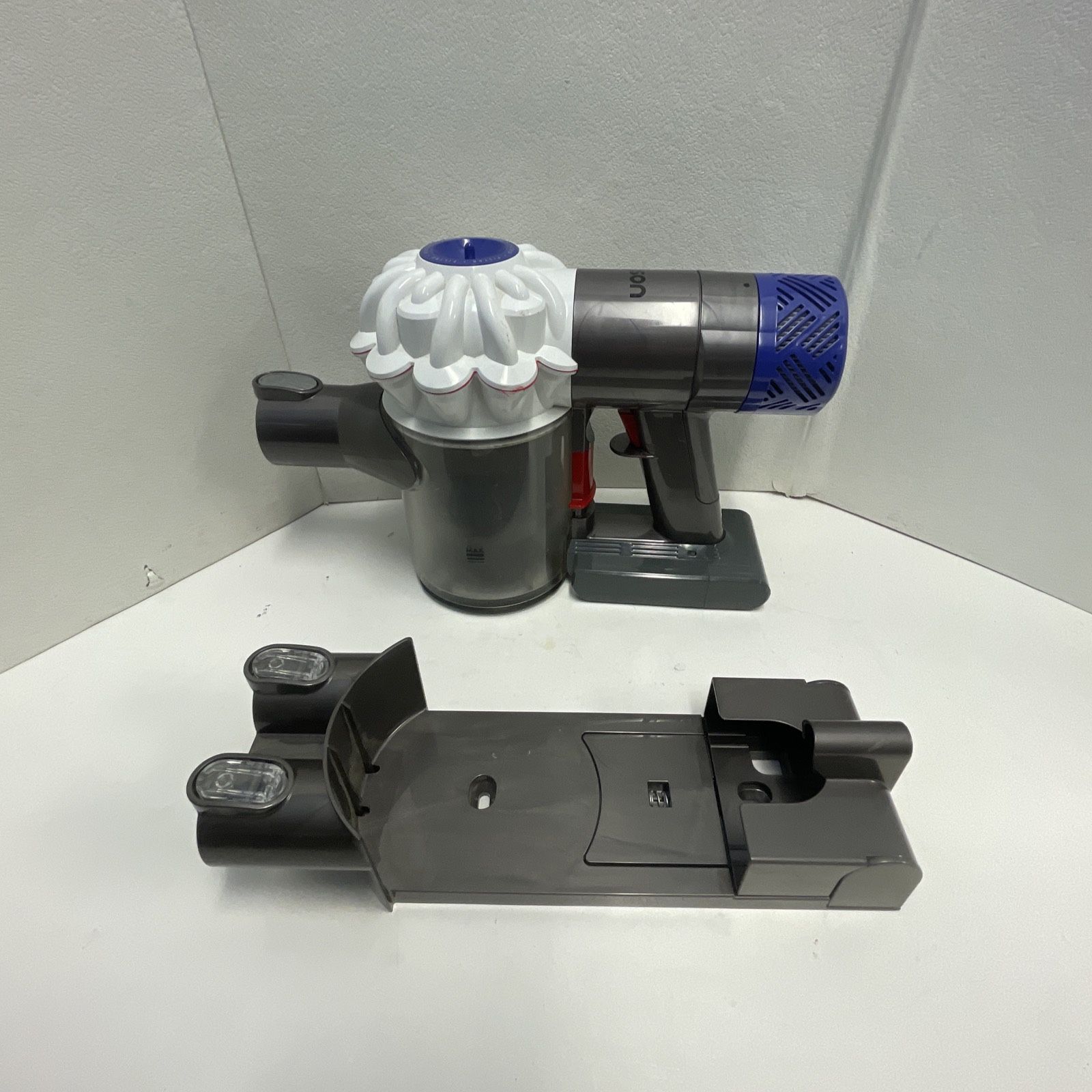 Dyson V6 Cord-Free Pro SV07 Vacuum Cleaner Motor / Mount Only No Charger Tested