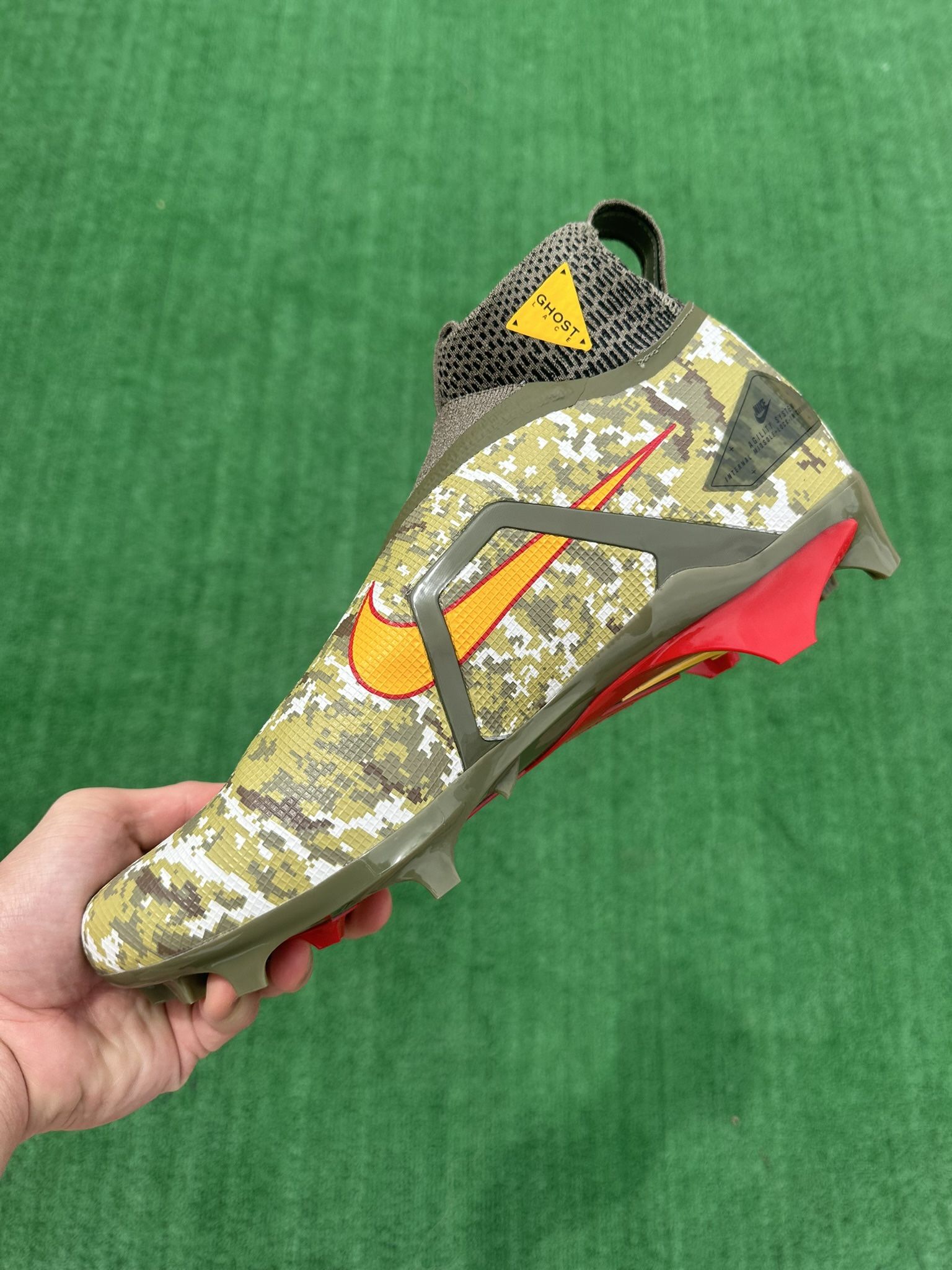 NIKE ALPHA MENACE ELITE 3 “TRAVIS KELCE” FOOTBALL CLEATS (Size 11 