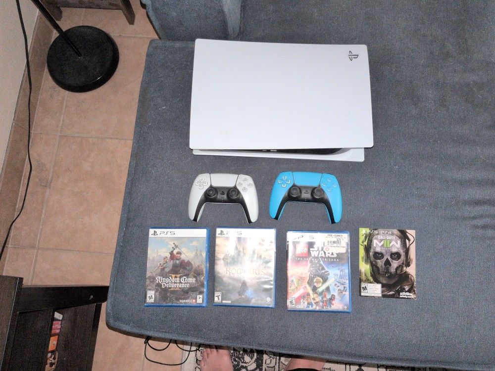 Used Ps5, 2 Controllers, 4 Games