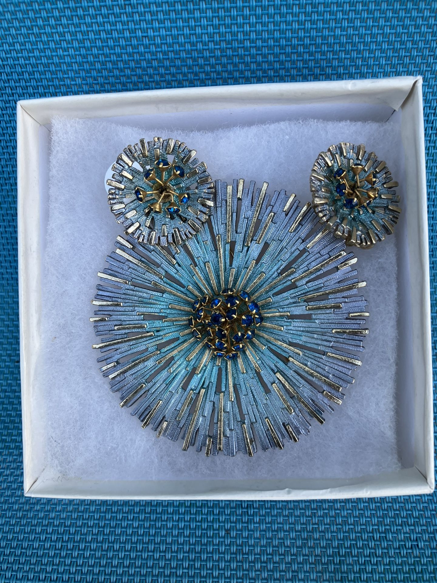 Elegant Antique Brooch And Clip-On Earring Set