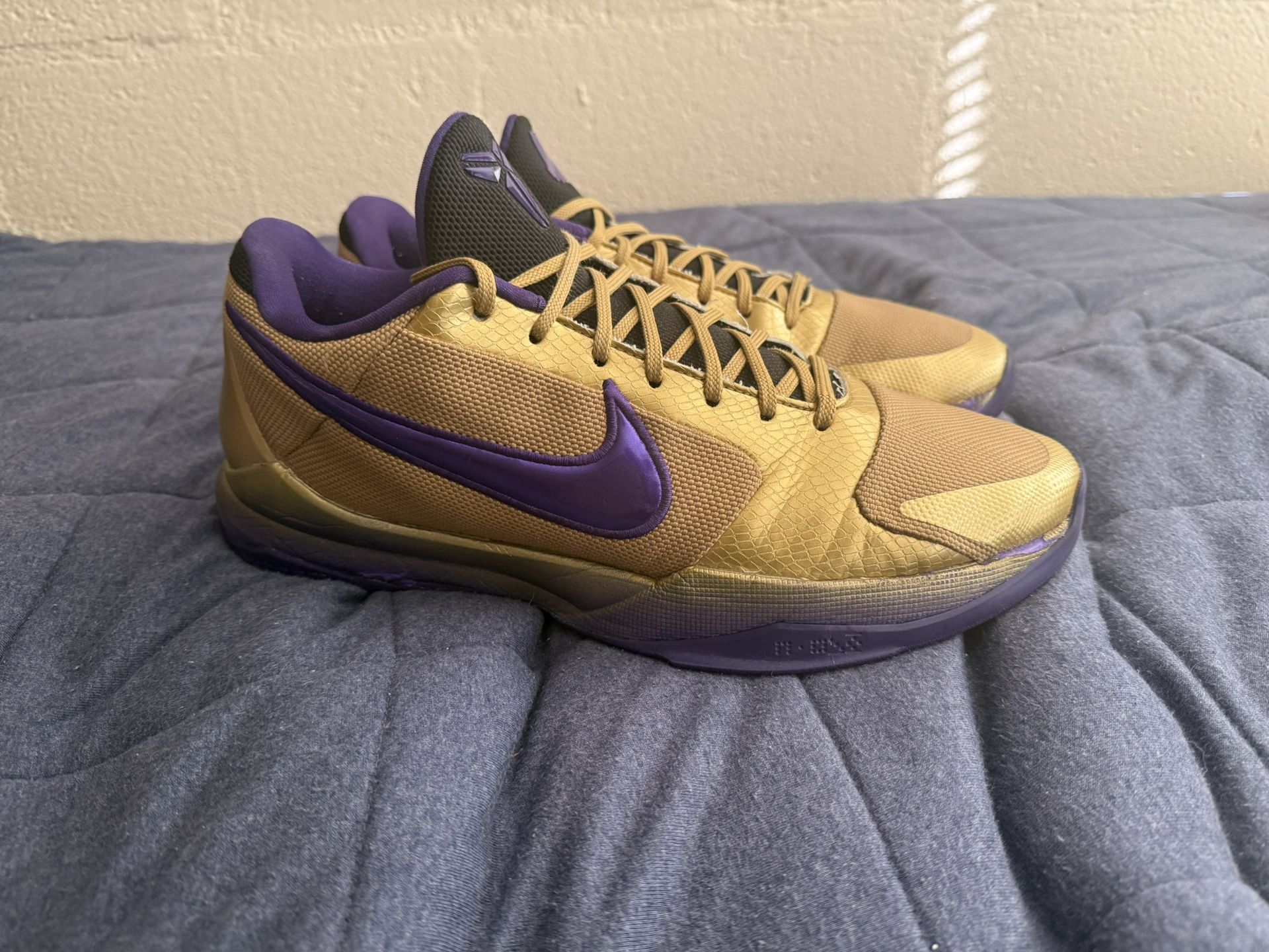 Kobe 5 Hall of Fame Size 12 (No box)