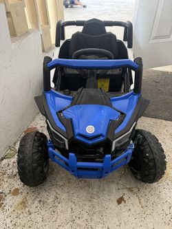 Electric car, good condition just need to clean plus remote