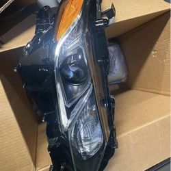 2018 2019 2020 Toyota Camry Right Passenger Headlight Brand New OEM Xenon