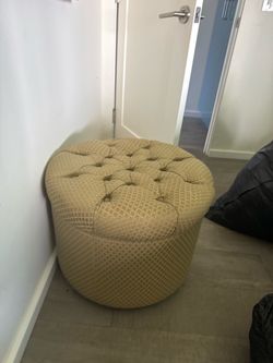 Round Tufted Ottoman / Footstool