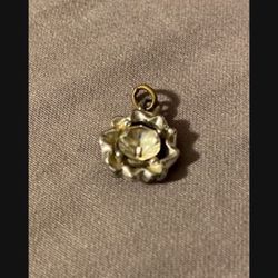Costume White Gold And Diamond Pendant