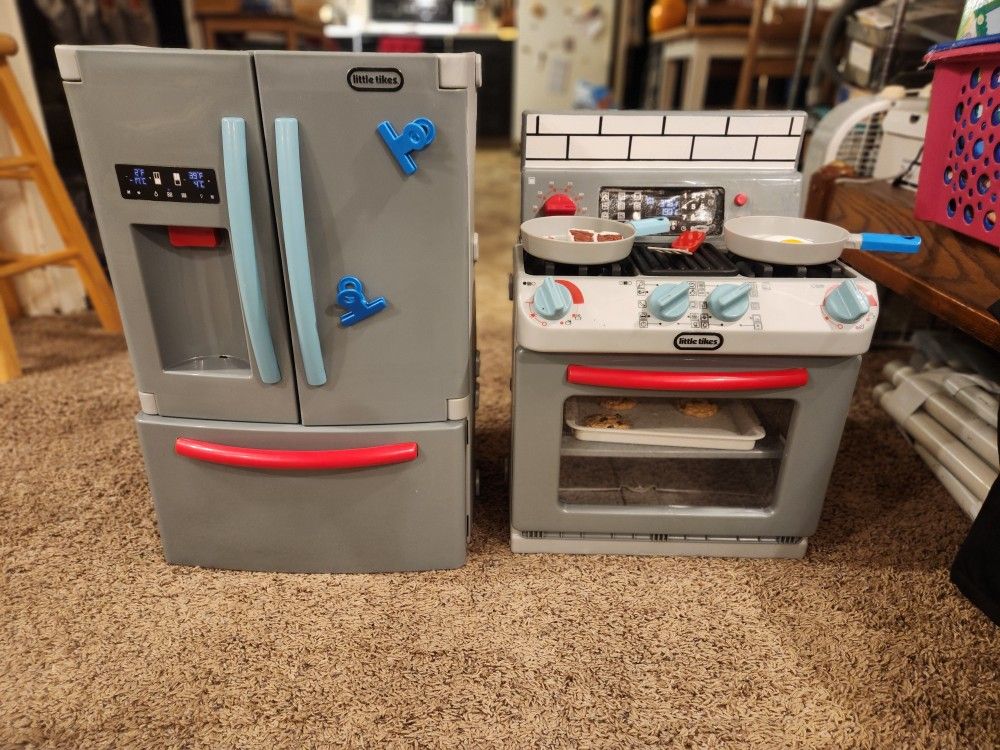 Little Tikes My First Oven & Little Tikes First Fridge Refrigerator with Ice Dispenser