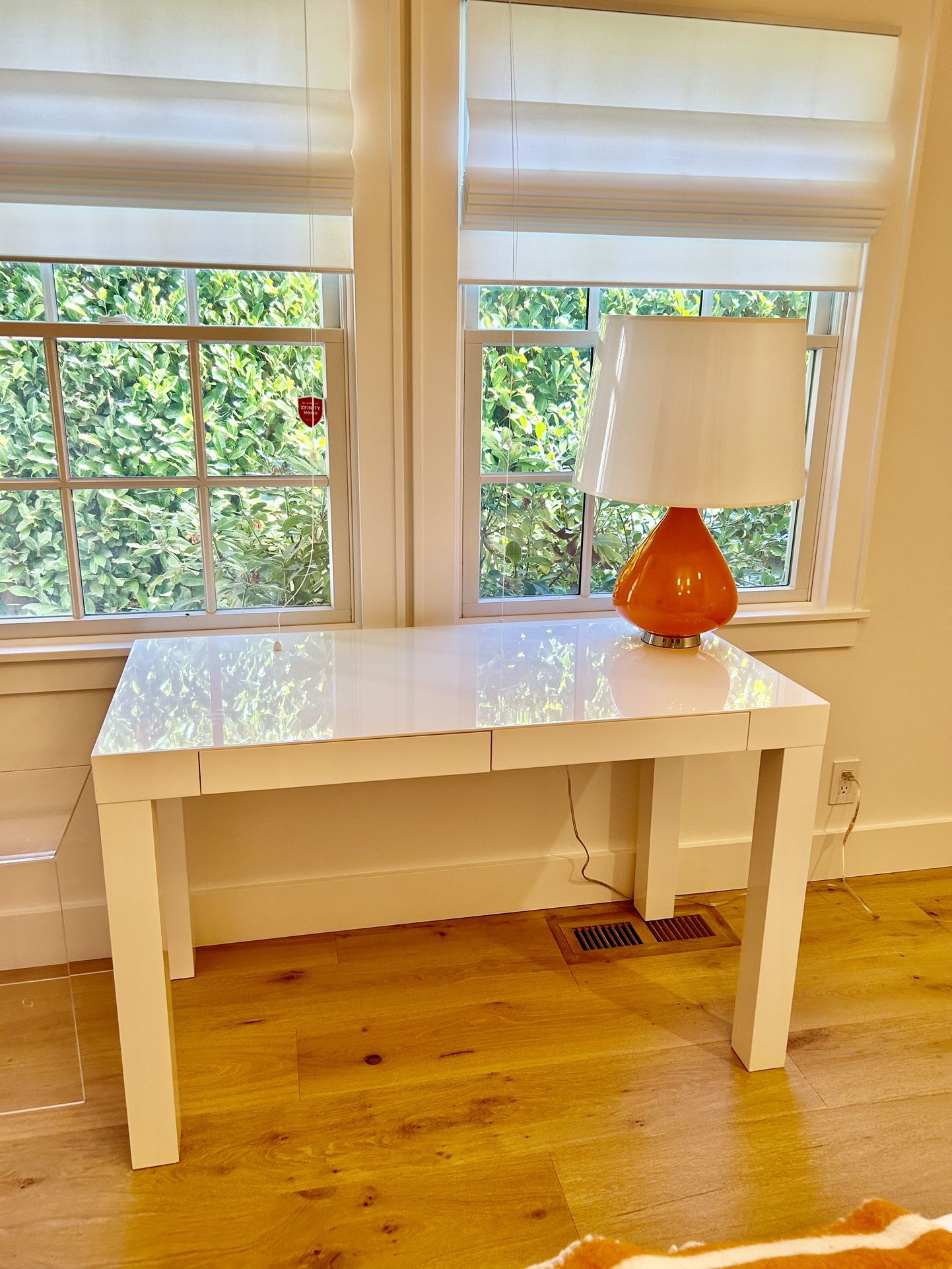 White Lacquer Modern Desk