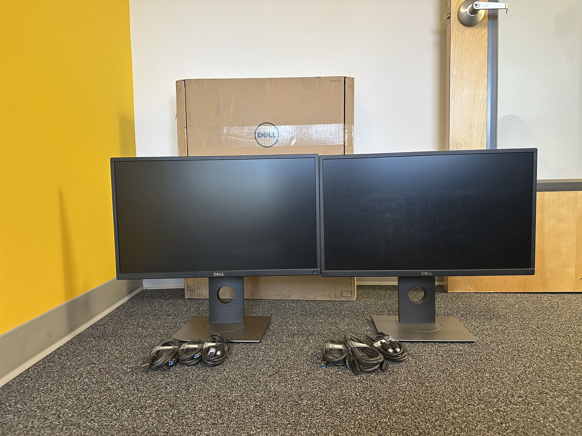 2 Dell Monitors (P2417H) Full HD, IPS