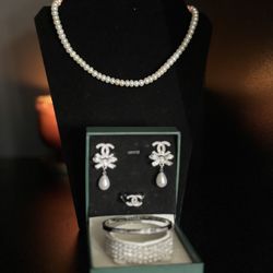 Beautiful Jewelry Set
