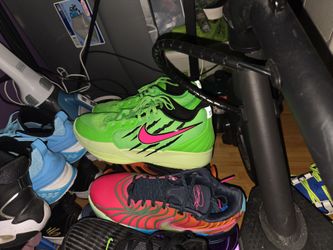 40+ pairs of shoes