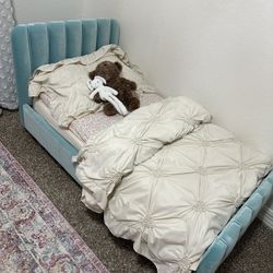 Toddler bed