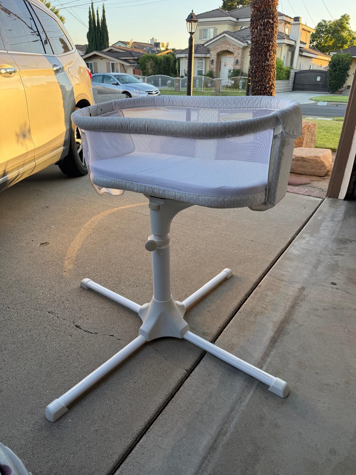 HALO Swivel Sleeper Bassinet