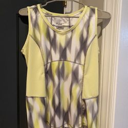 Tek Gear Women’s Sport Top Size Medium 