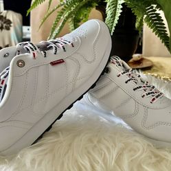 Brandnew Levi Sneakers Size 9