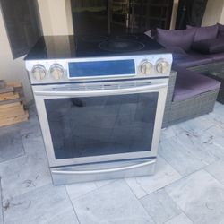 Samsung Slide In Range With Glass Top.