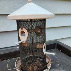 BIRD FEEDER 