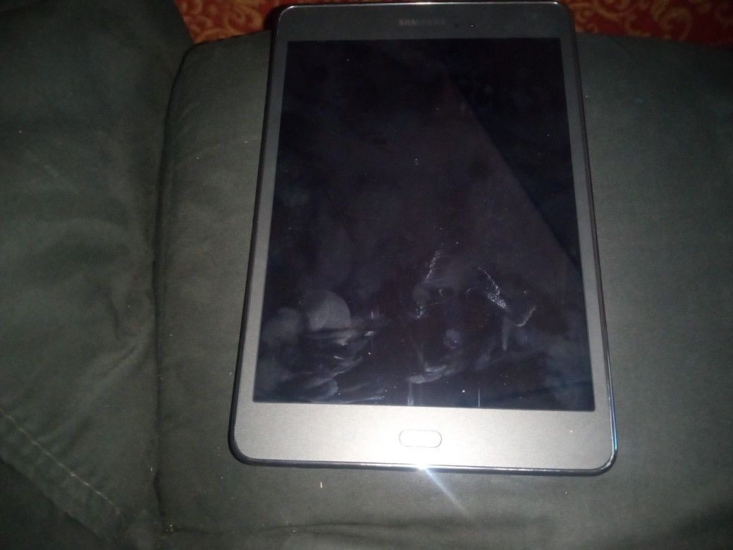 Selling This Samsung Galaxy 16GB Tablet With 125GB SD Card