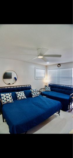 Day bed and pull up trundle