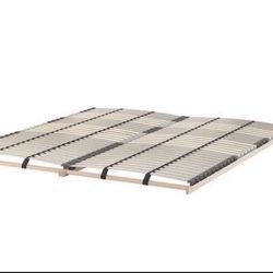 Queen Slatted Bed Base – Great Condition (Fits Any Queen)