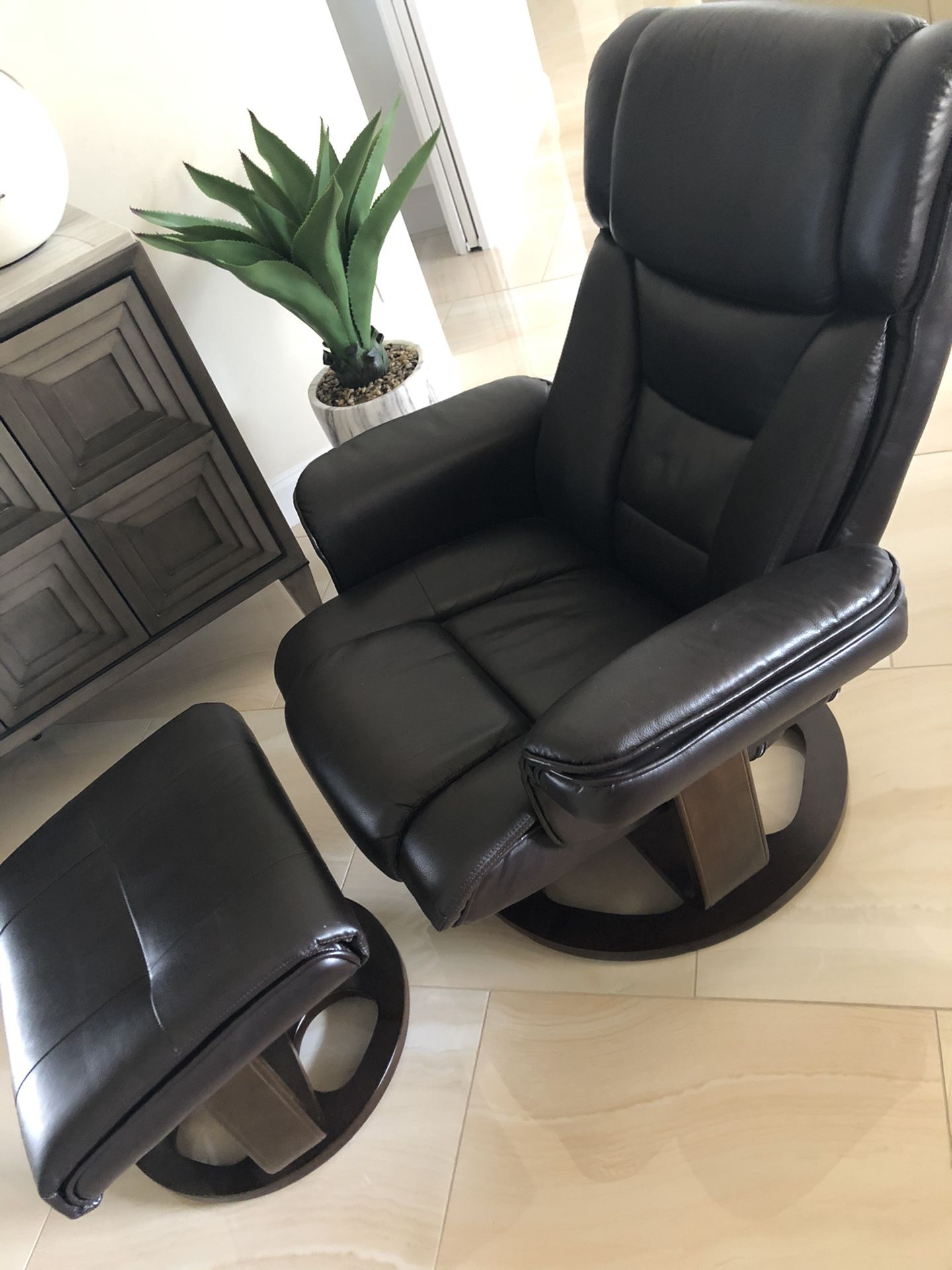 Leather reclining chair with foot rest