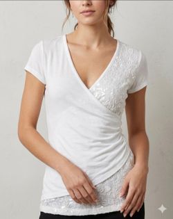 New York & Co Faux Wrap Vneck White Tshirt Top Embellished Sequin Sz S