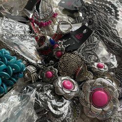 Lot of numerous accessories, jewelry more than 150 pieces