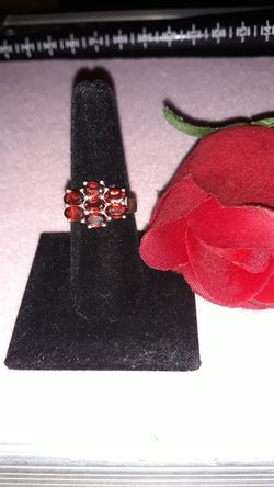 3.5ct. Garnet ladies ring