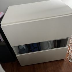WHITE STORAGE SQUARE CASE (GREAT CONDITION) - $60