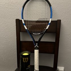 Tennis Racket With 3 Tennis Balls