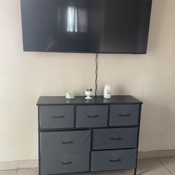 Bedroom set Queen size with dresser and night stand