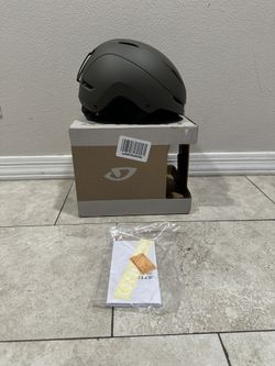 Giro Ratio Snowboarding Helmet