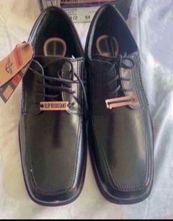 Dockers shoes size 9.5  slip resistant NEW