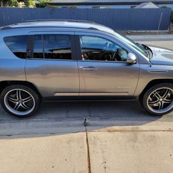 Jeep Compass, Low Miles, 4 Cylinder Gas Saver, Clean Title, Smogged, Registered, 20" Rims, Runs Great 