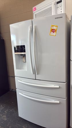 Like new Samsung refrigerator