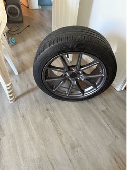 Tesla tire with new rim