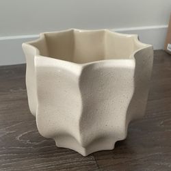 Large Stonewear Plant Pot Beige Brand New