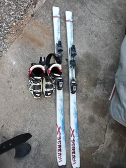 Solomon Scream Skis With Boots Heads