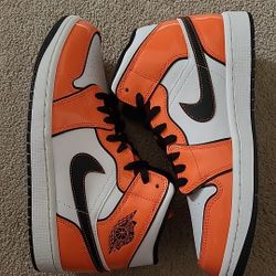 Air Jordan Retro 1 Mid Size 9 Men & 11 Men 
