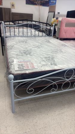 New queen  bed frame only !! Nuevo marco de cama Queen