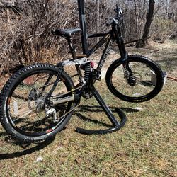 Kona Stinky Deluxe Downhill Mountain Bike 16”