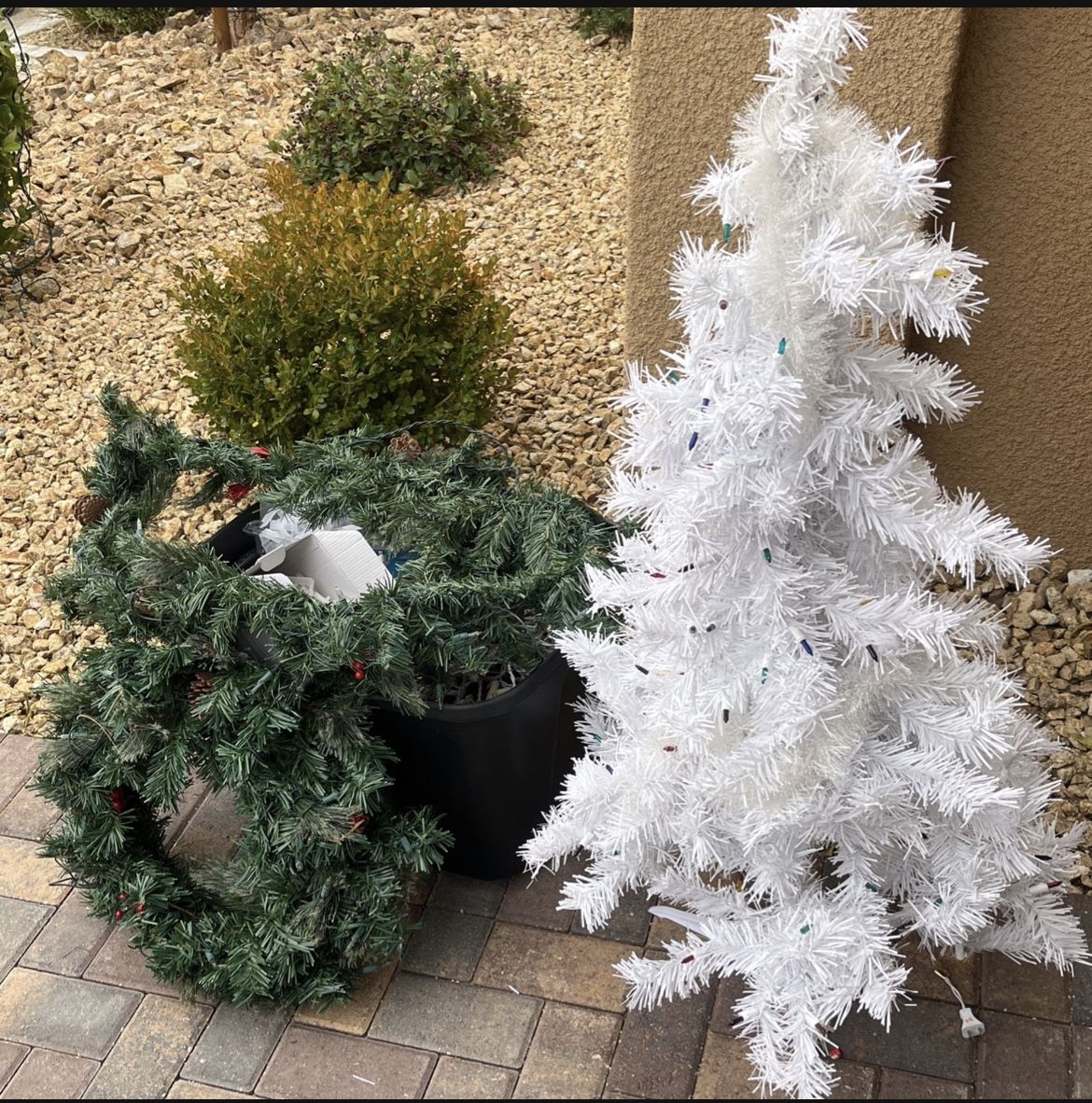 Christmas Lights LED And Garlands And Wreath 3’ Tree