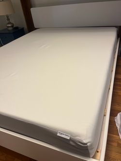 Amazon Basics Breathable Memory Foam Plush Mattress, Queen, White/Grey, 80 x 60 x 8 inches