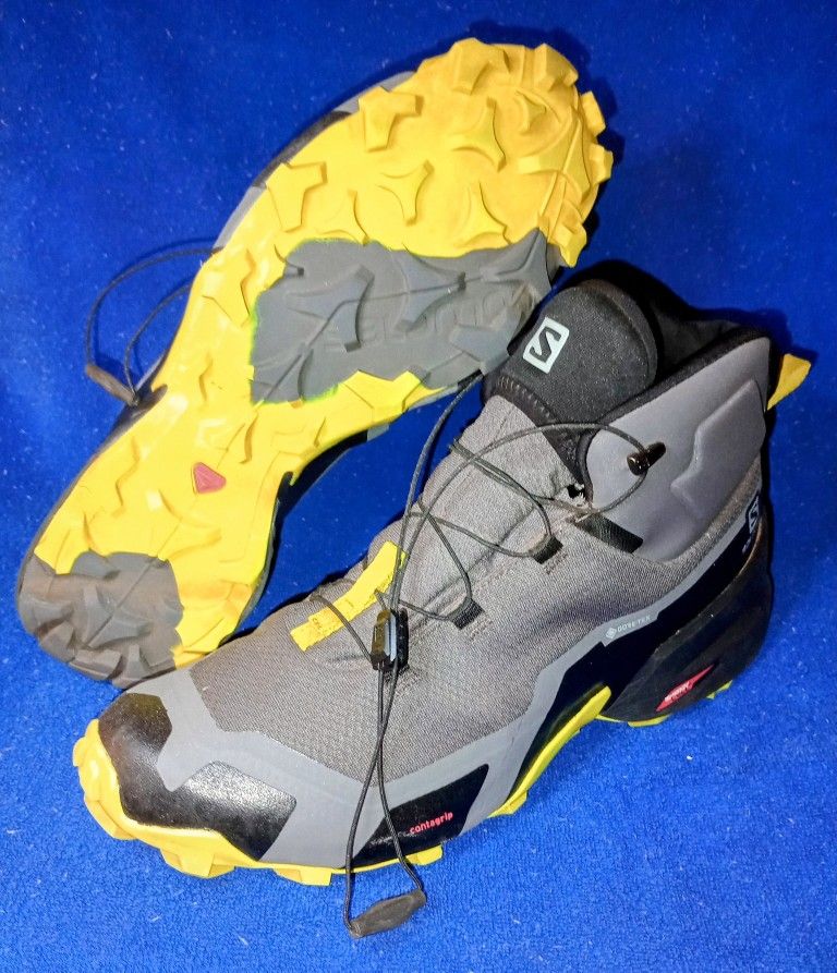 Men's Size 9.5 Salomon Cross Hike Mid GTX