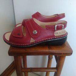 New Finn Women's Sandals