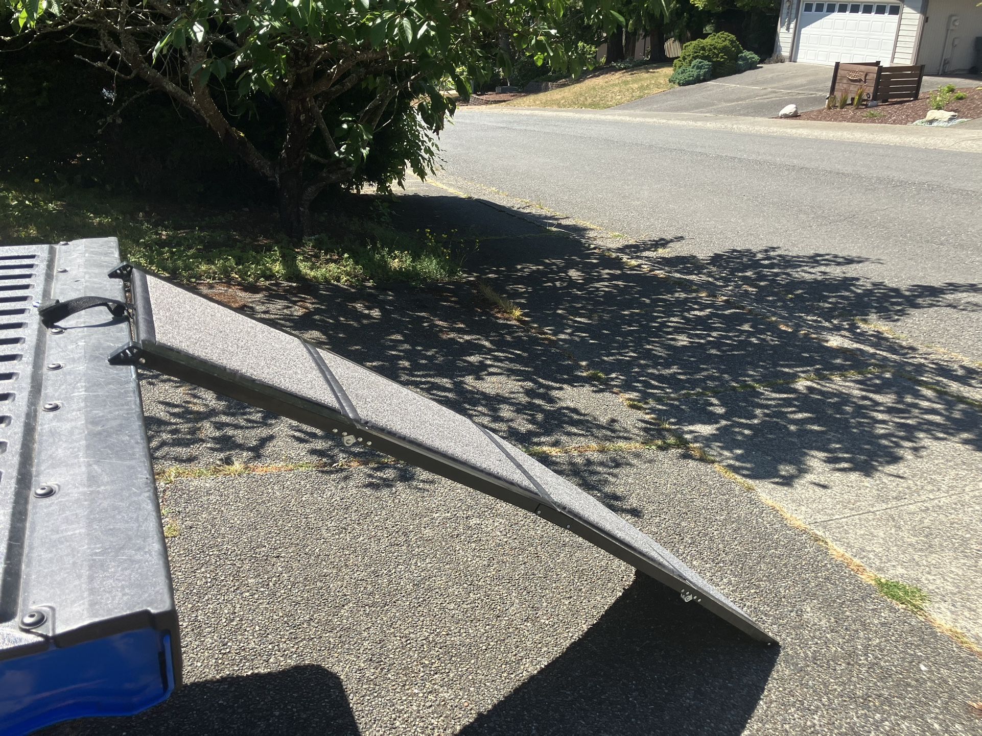 Pet Dog Lightweight Folding Ramp Stairs 6’ long  Car House Home Couch Bed Folding like Brand New